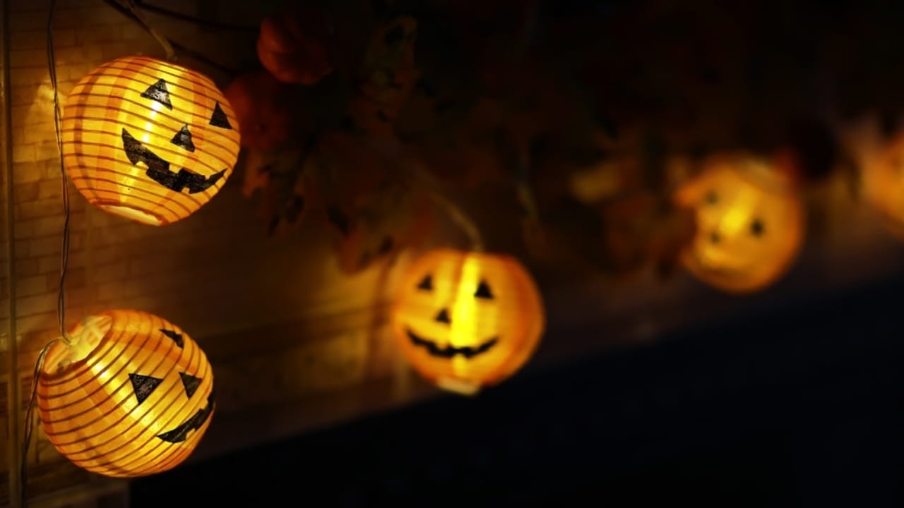 Cozy Fireplace Vibes: 25 Fall Mantel Decor Ideas for 2024 11 Cozy Fireplace Vibes: 25 Fall Mantel Decor Ideas for 2024 - String Lights ss2504017937