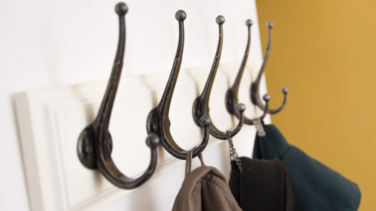 Declutter Your Home in a Flash with These 18 Everyday Items 14 Declutter Your Home in a Flash with These 18 Everyday Items - Wall Mounted Coat Racks ss259728203