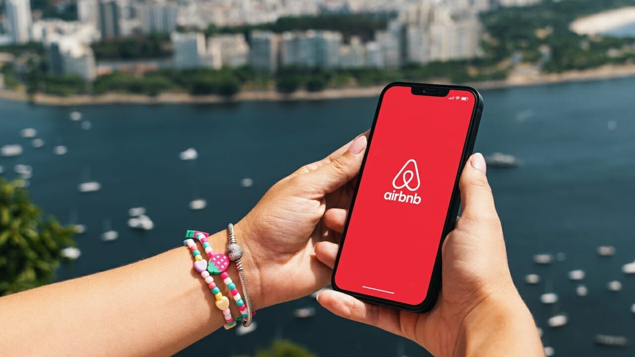 Tiny Town Takes Top Spot: Dominates Most Airbnb Bookings in 2024 5 Tiny Town Takes Top Spot: Dominates Most Airbnb Bookings in 2024 - airbnb ss2140051505