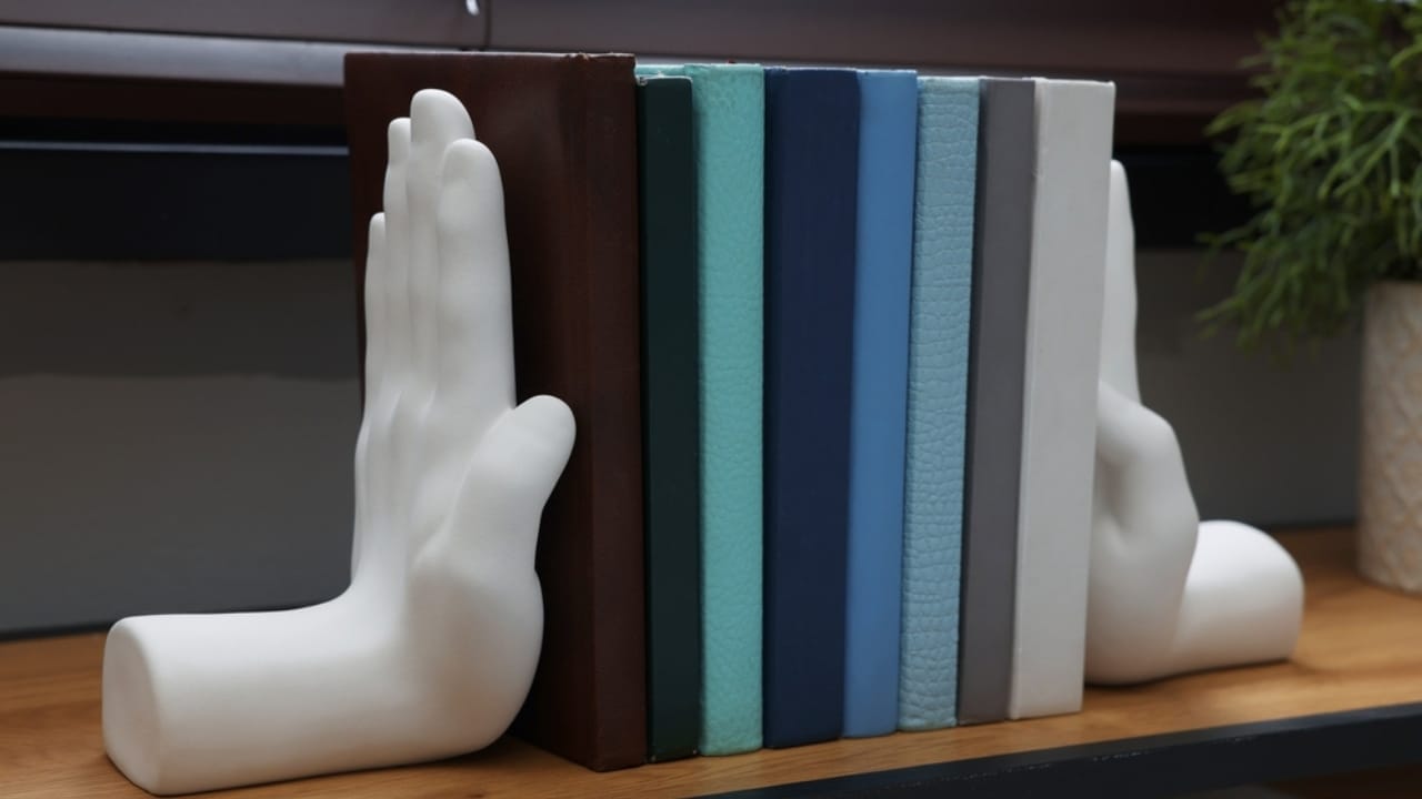 Declutter Your Home in a Flash with These 18 Everyday Items 11 Declutter Your Home in a Flash with These 18 Everyday Items - books and Book Ends ss2108319368