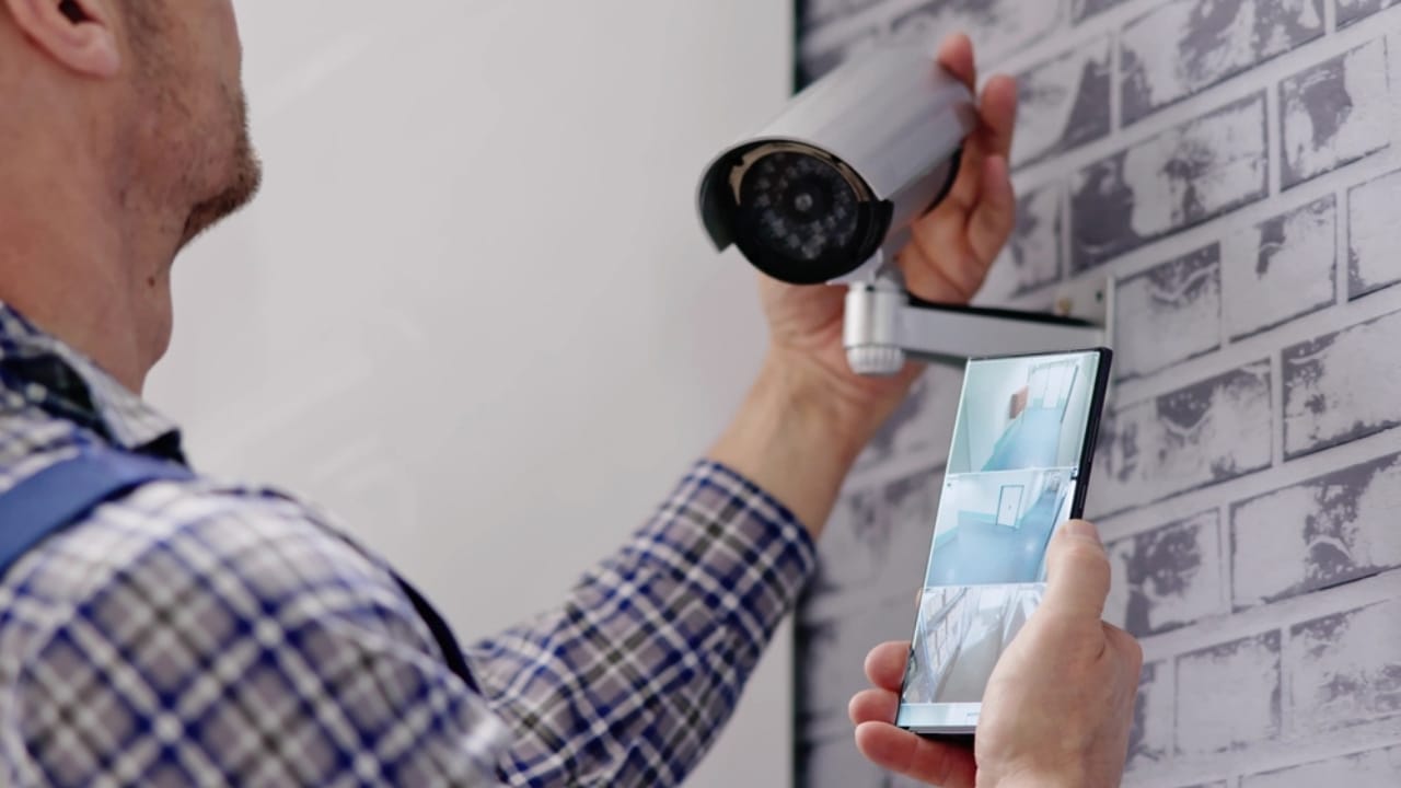 Don’t Get Caught Unprepared: 16 Ways to Defend Your Home from Burglars 10 Don’t Get Caught Unprepared: 16 Ways to Defend Your Home from Burglars - cctv camera ss2454788051