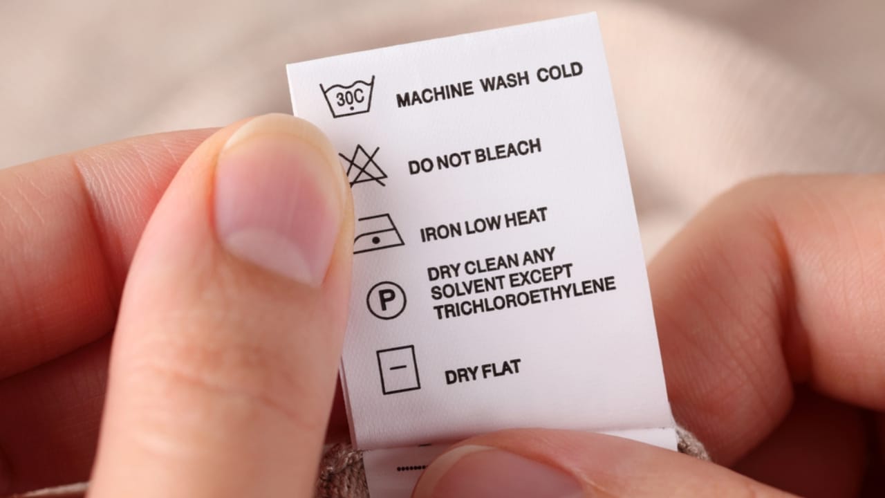 15 Laundry Mistakes That are More Common Than You Think 6 15 Laundry Mistakes That are More Common Than You Think - clothes label dp61202951