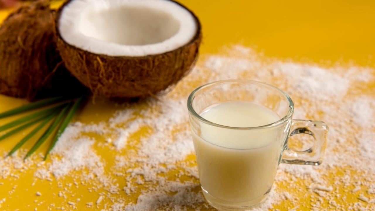 3-Ingredient Mounds Bars You Can Whip Up at Home—Too Easy to Resist 4 3-Ingredient Mounds Bars You Can Whip Up at Home—Too Easy to Resist - coconut and condensed ss2301273831