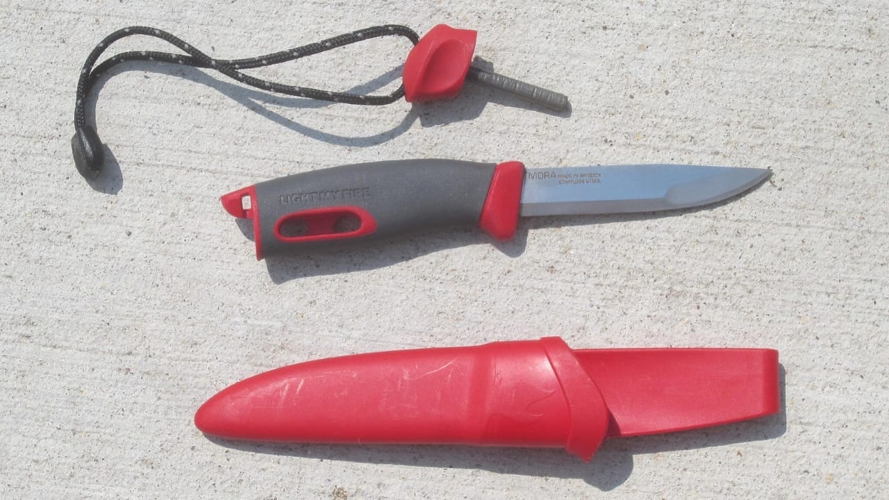 Never Be Left in the Cold with These 12 Fire-Starting Tricks 2 Never Be Left in the Cold with These 12 Fire-Starting Tricks - ferro rod wc