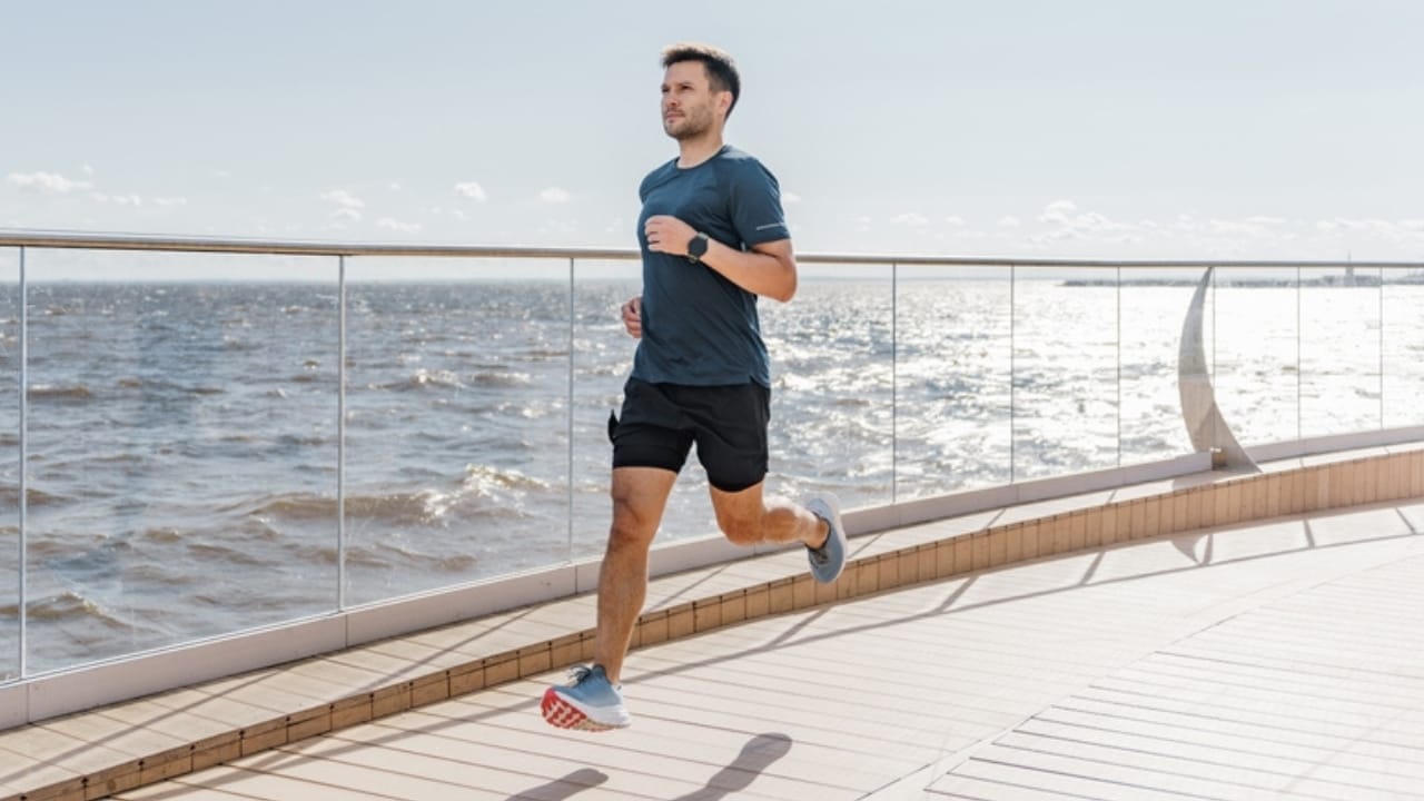 15 Stealth Strategies to Survive & Thrive in Urban Chaos 10 15 Stealth Strategies to Survive & Thrive in Urban Chaos - man running ss2339706823