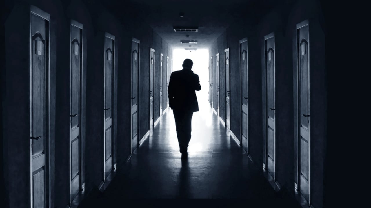 15 Stealth Strategies to Survive & Thrive in Urban Chaos 6 15 Stealth Strategies to Survive & Thrive in Urban Chaos - man with shadows dp9518906