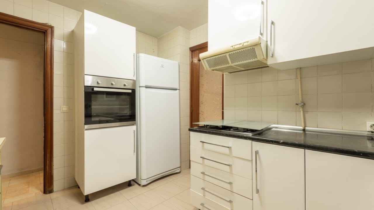 15 Lazy Home Habits That are Quietly Draining Your Bank Account 5 15 Lazy Home Habits That are Quietly Draining Your Bank Account - old kitchen ss2280990849