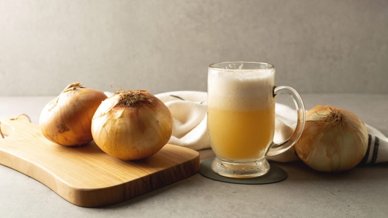Onion Juice Stimulates Hair Growth— Experts Share the Science Behind It 6 Onion Juice Stimulates Hair Growth— Experts Share the Science Behind It - onion juice and onions ss2161638397