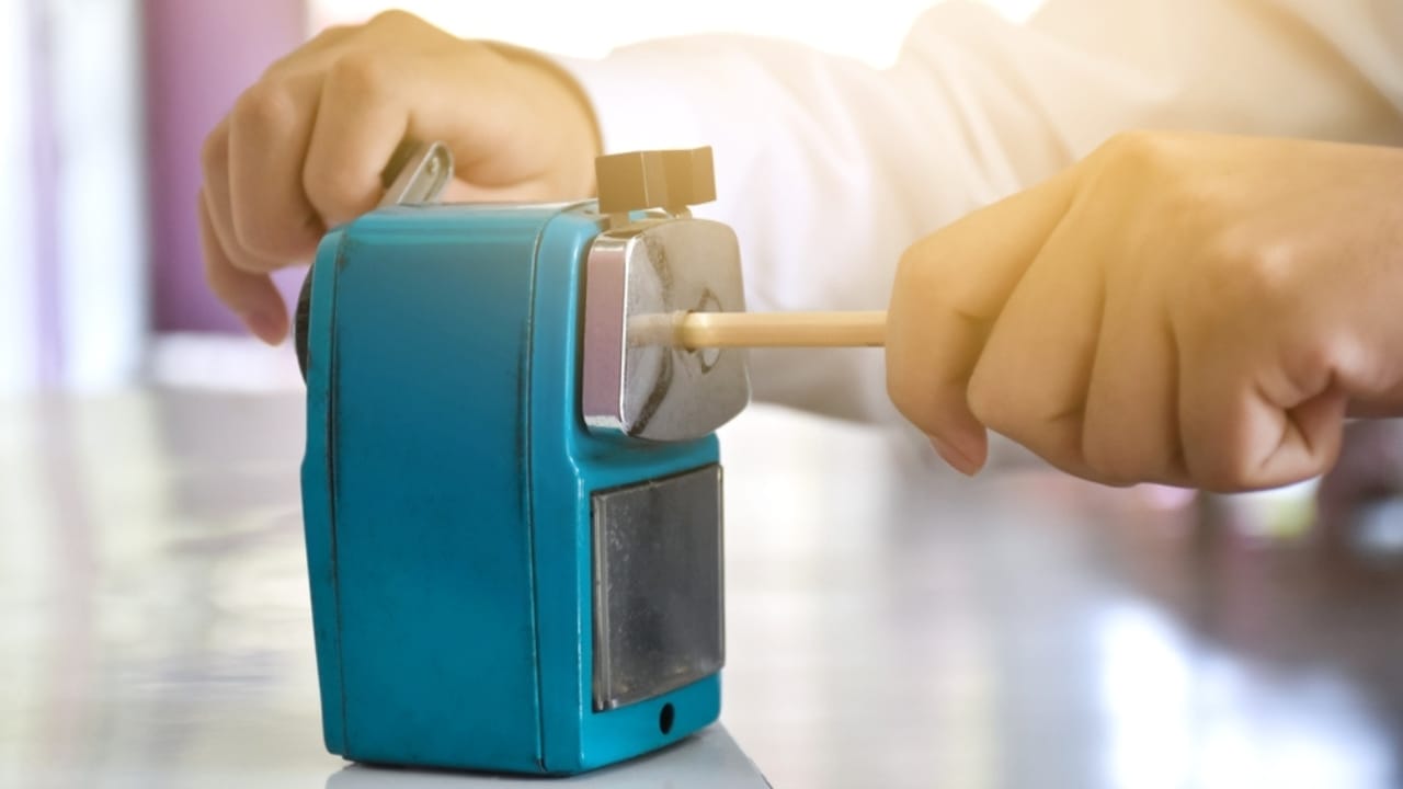 Never Be Left in the Cold with These 12 Fire-Starting Tricks 13 Never Be Left in the Cold with These 12 Fire-Starting Tricks - pencil sharpener ss2233190113