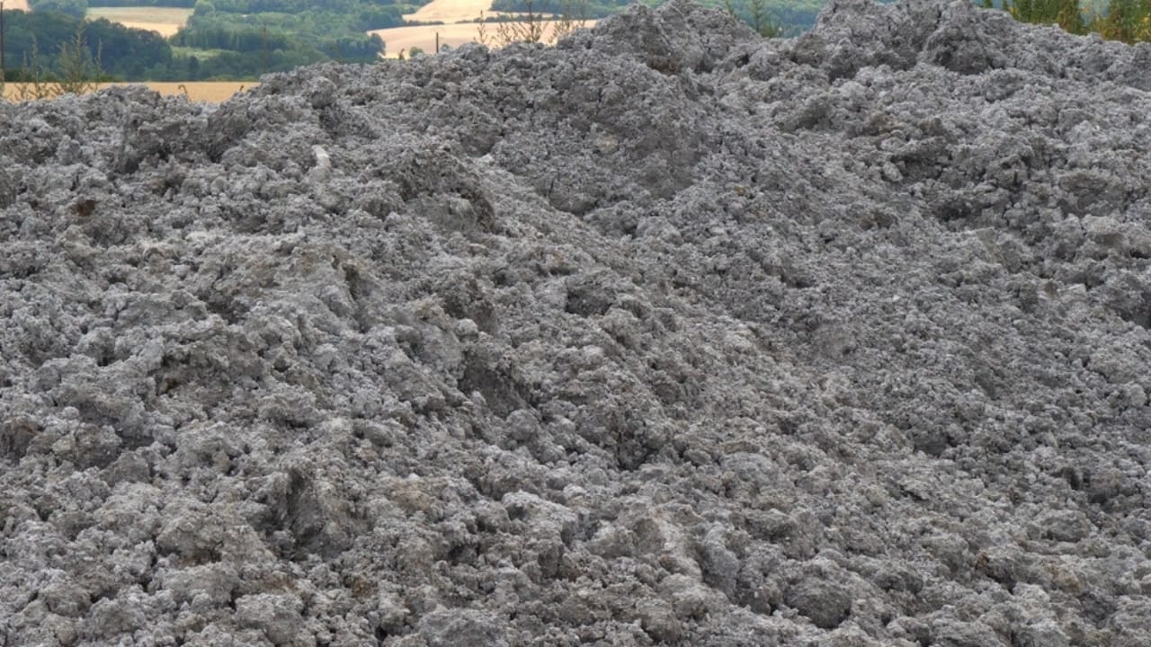 Investigation Shows the Spread of ‘Forever Chemicals’ in Agriculture Through Sewage Sludge 2 Investigation Shows the Spread of ‘Forever Chemicals’ in Agriculture Through Sewage Sludge - sewage sludge in the agricultural fields ss2356431879