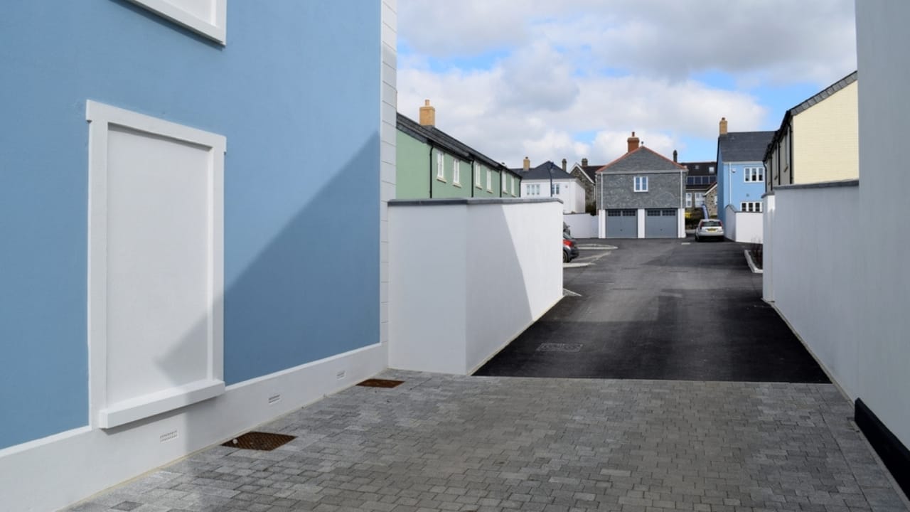 25 Questions Every Homebuyer Should Ask Their Realtor 19 25 Questions Every Homebuyer Should Ask Their Realtor - shared driveway ss2500484273