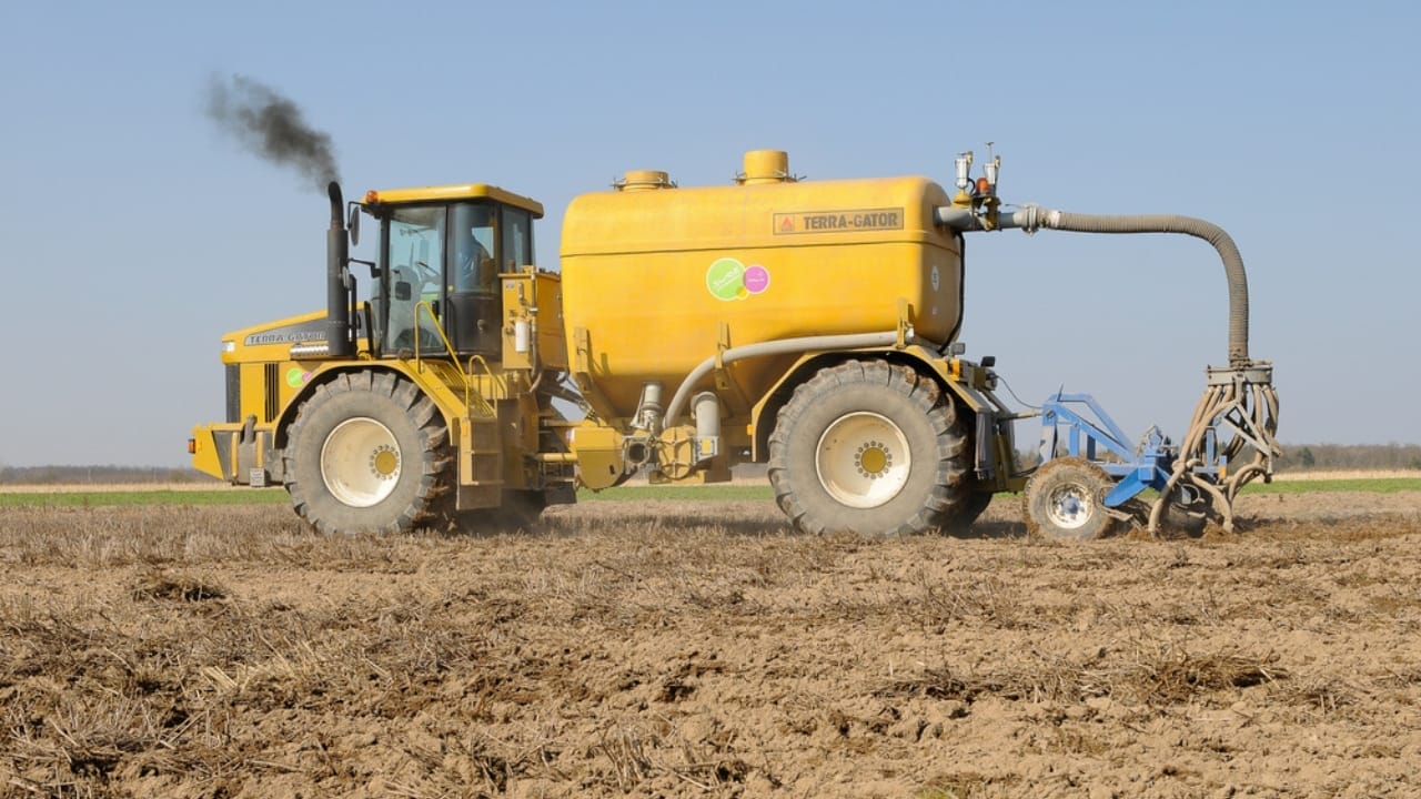 Investigation Shows the Spread of ‘Forever Chemicals’ in Agriculture Through Sewage Sludge 3 Investigation Shows the Spread of ‘Forever Chemicals’ in Agriculture Through Sewage Sludge - spreading sludge ss1935119414