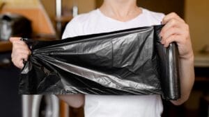 Millennial Minimalism: 15 Things to Let Go of in Your 30s 1 Millennial Minimalism: 15 Things to Let Go of in Your 30s - trash bag ss2425357269