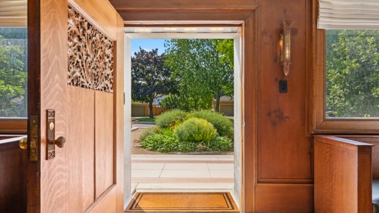 The Home That Put Frank Lloyd Wright on the Map Just Hit the Market 3 The Home That Put Frank Lloyd Wright on the Map Just Hit the Market - winslow house vt studios 2