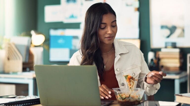 Spice Up Your Midday Meal with These 23 Delightful Cold Lunch Ideas 4 Spice Up Your Midday Meal with These 23 Delightful Cold Lunch Ideas - woman eating lunch ss2486702785