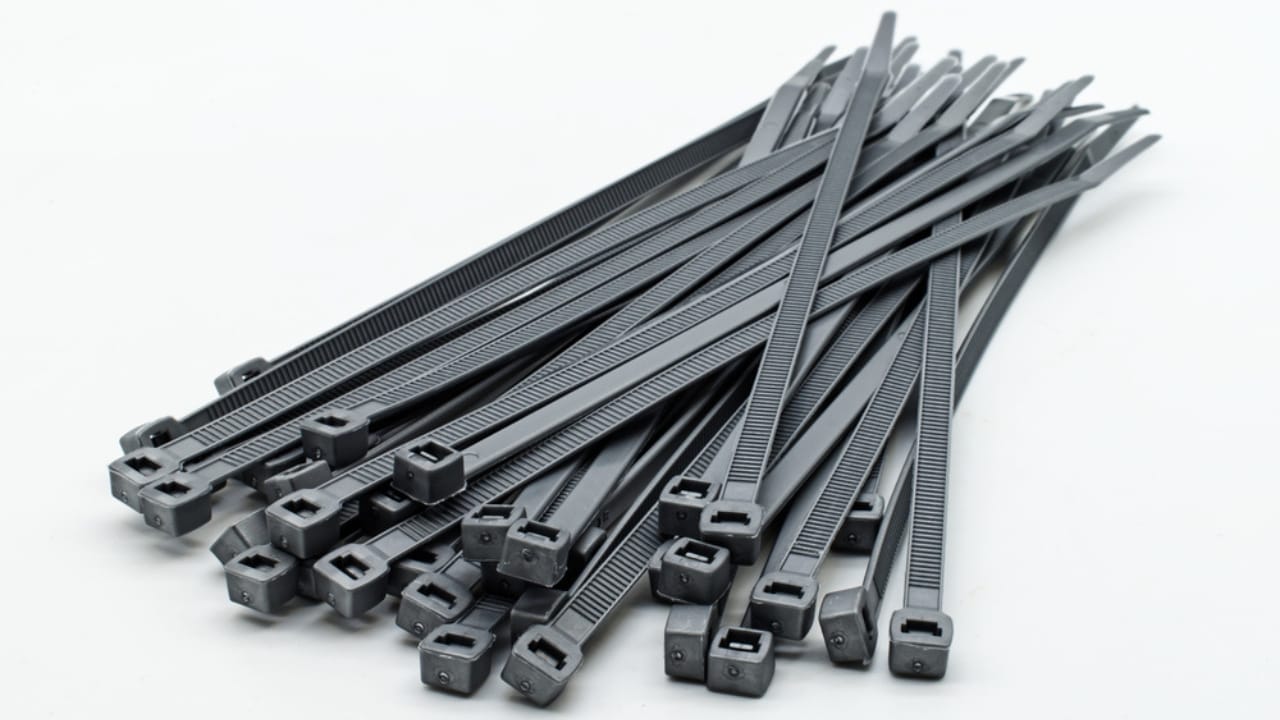 16 Affordable Survival Items That Will Serve You Well in an Emergency 17 16 Affordable Survival Items That Will Serve You Well in an Emergency - zip tie dp443070162