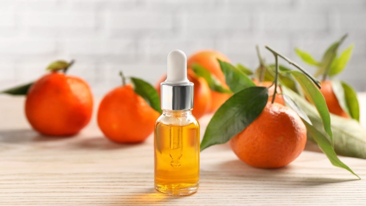 15 Natural Scents to Repel Ants & Keep Your Home Fresh - Citrus Oils ss2456018749