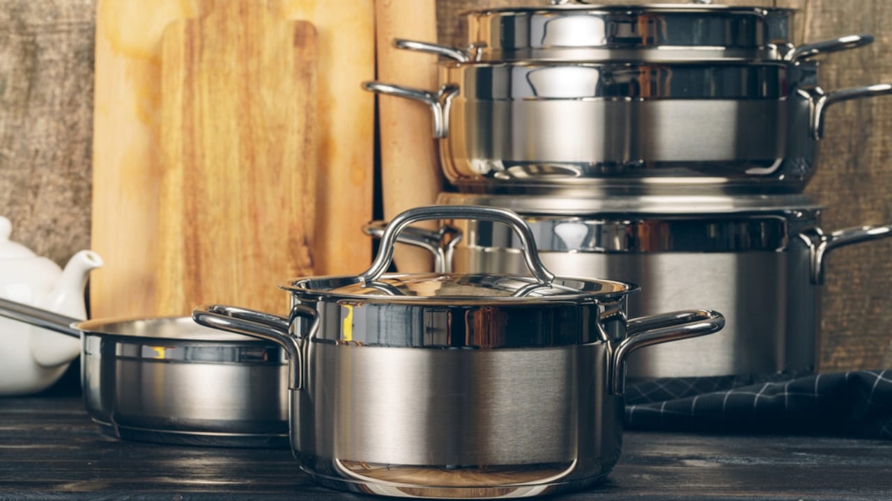 Millennial Minimalism: 15 Things to Let Go of in Your 30s 12 Millennial Minimalism: 15 Things to Let Go of in Your 30s - Cookware dp522691544