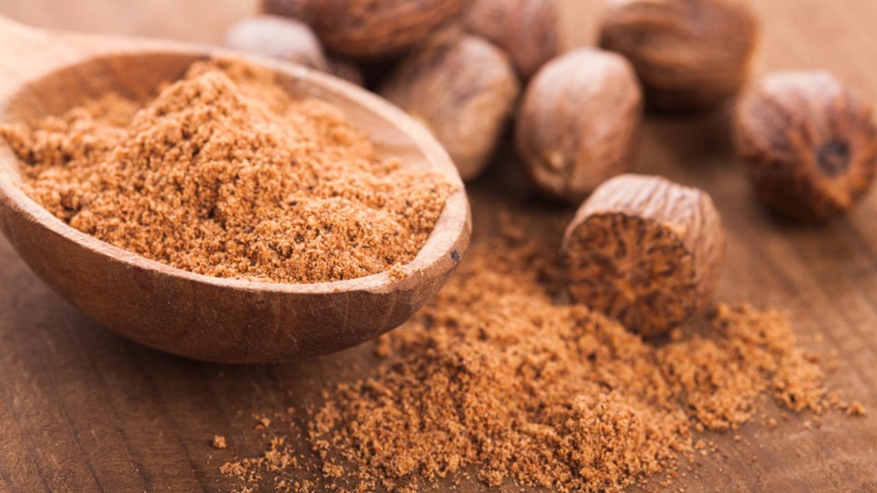 20 Regular Foods That Can Turn Deadly for Your Dog 13 20 Regular Foods That Can Turn Deadly for Your Dog - Ground nutmeg dp19276403