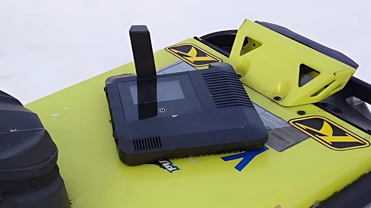 7 Off-Grid Internet Solutions for Staying Connected Anywhere 8 7 Off-Grid Internet Solutions for Staying Connected Anywhere - Iridium GO wc