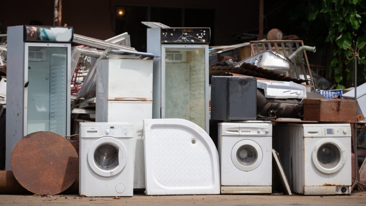 Make Money from Scrap: 15 Most Profitable Items to Sell 12 Make Money from Scrap: 15 Most Profitable Items to Sell - Old appliances ss2411295753
