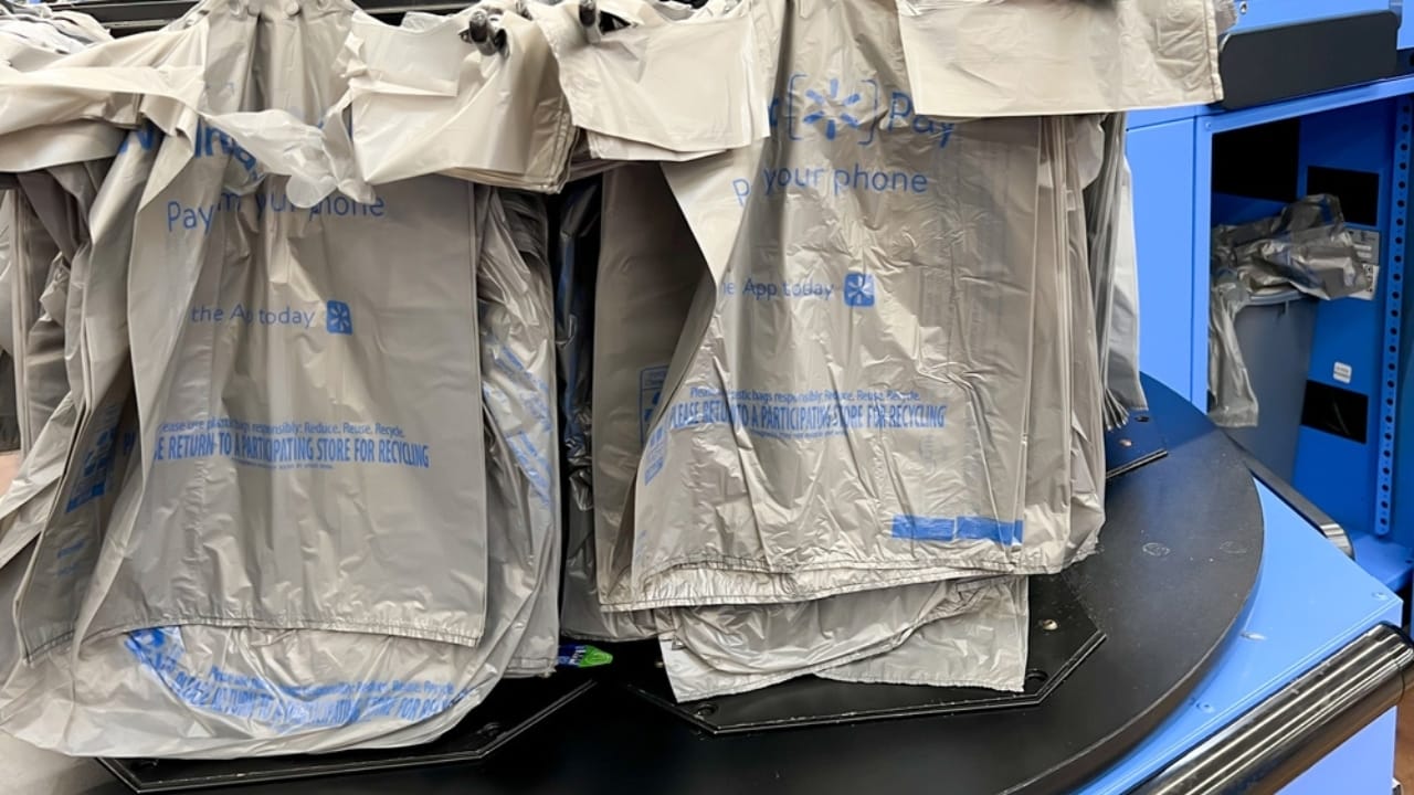 Don’t Toss These 16 Everyday Items Preppers Save for Survival 7 Don’t Toss These 16 Everyday Items Preppers Save for Survival - Plastic Grocery Bags ss2148180295