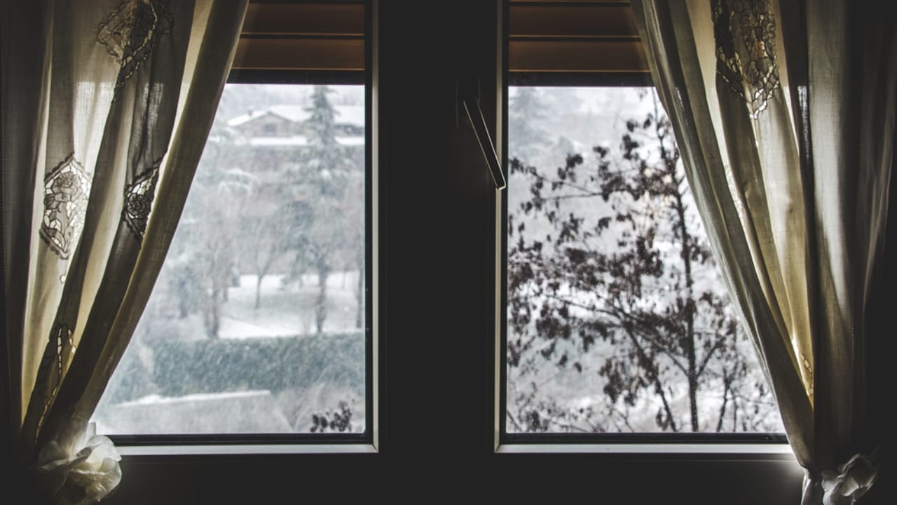 8 Ways Experts Insulate Windows and Doors Before a Freeze—and Why You Should Too - Thermal insulation window dp184572962