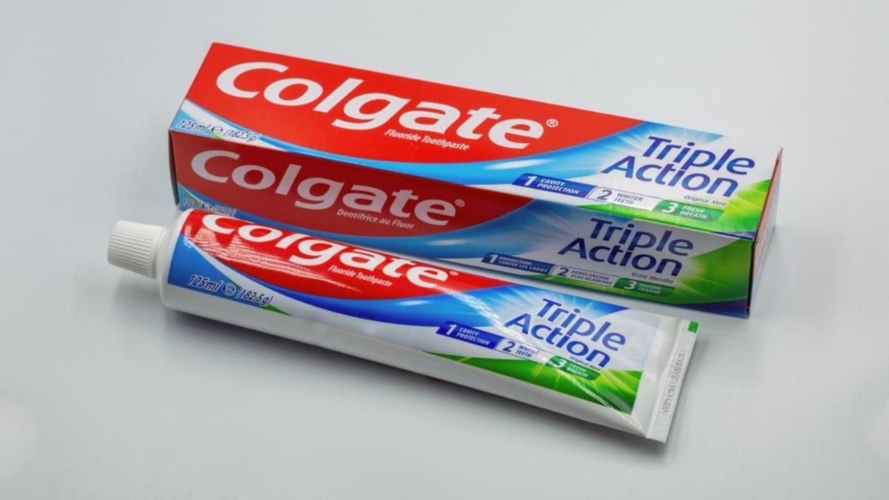 10 Everyday Home Items You’re Probably Using Wrong 3 10 Everyday Home Items You’re Probably Using Wrong - Toothpaste Colgate ss2475431447