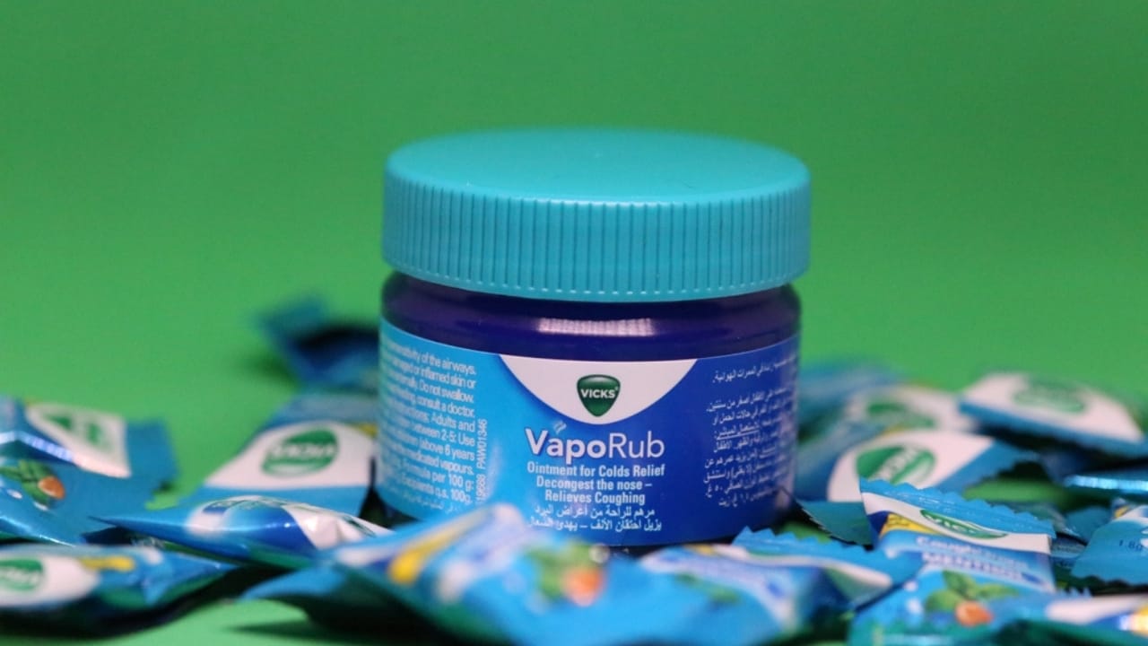 Avoid These 15 Smells if You Want to Keep Your Cat Happy 10 Avoid These 15 Smells if You Want to Keep Your Cat Happy - Vicks VapoRub ss2524065937