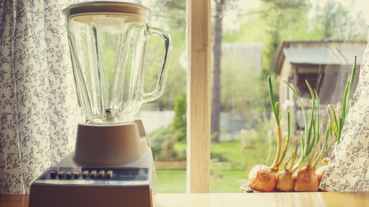 10 Everyday Home Items You’re Probably Using Wrong 5 10 Everyday Home Items You’re Probably Using Wrong - Vintage Blender ss645097108