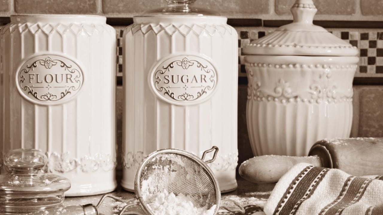 16 Vintage Kitchen Items Selling for Big Money Today 14 16 Vintage Kitchen Items Selling for Big Money Today - Vintage Canisters ss372646306