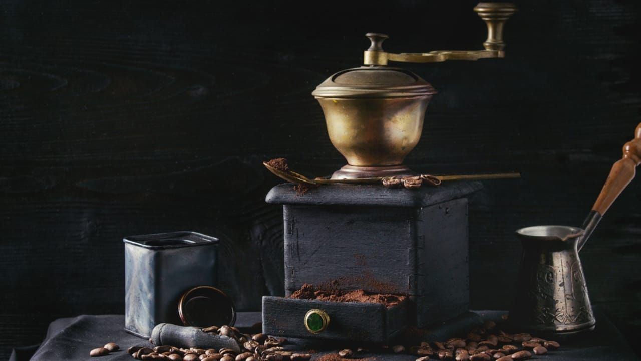 16 Vintage Kitchen Items Selling for Big Money Today 15 16 Vintage Kitchen Items Selling for Big Money Today - Vintage Coffee Grinders ss618120275