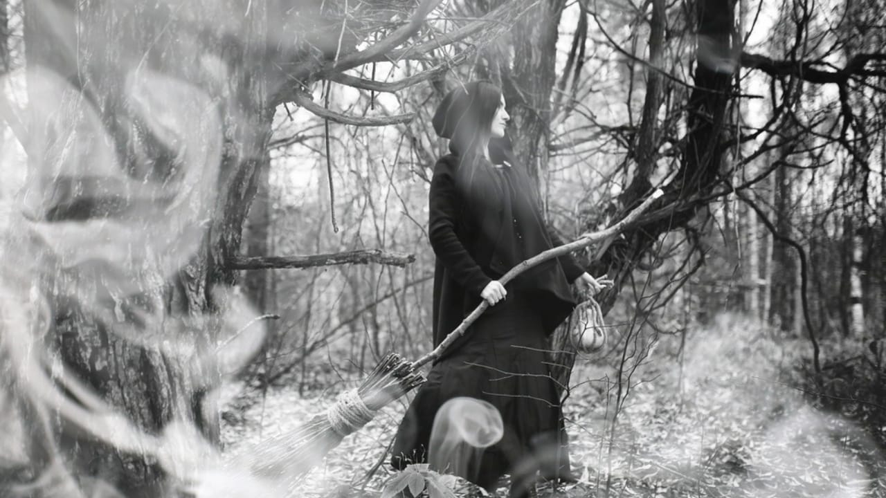 Craft Your Own Magical Halloween Witches' Broom: 2 Free DIY Methods 7 Craft Your Own Magical Halloween Witches' Broom: 2 Free DIY Methods - Woman in a witch suit dp175107032