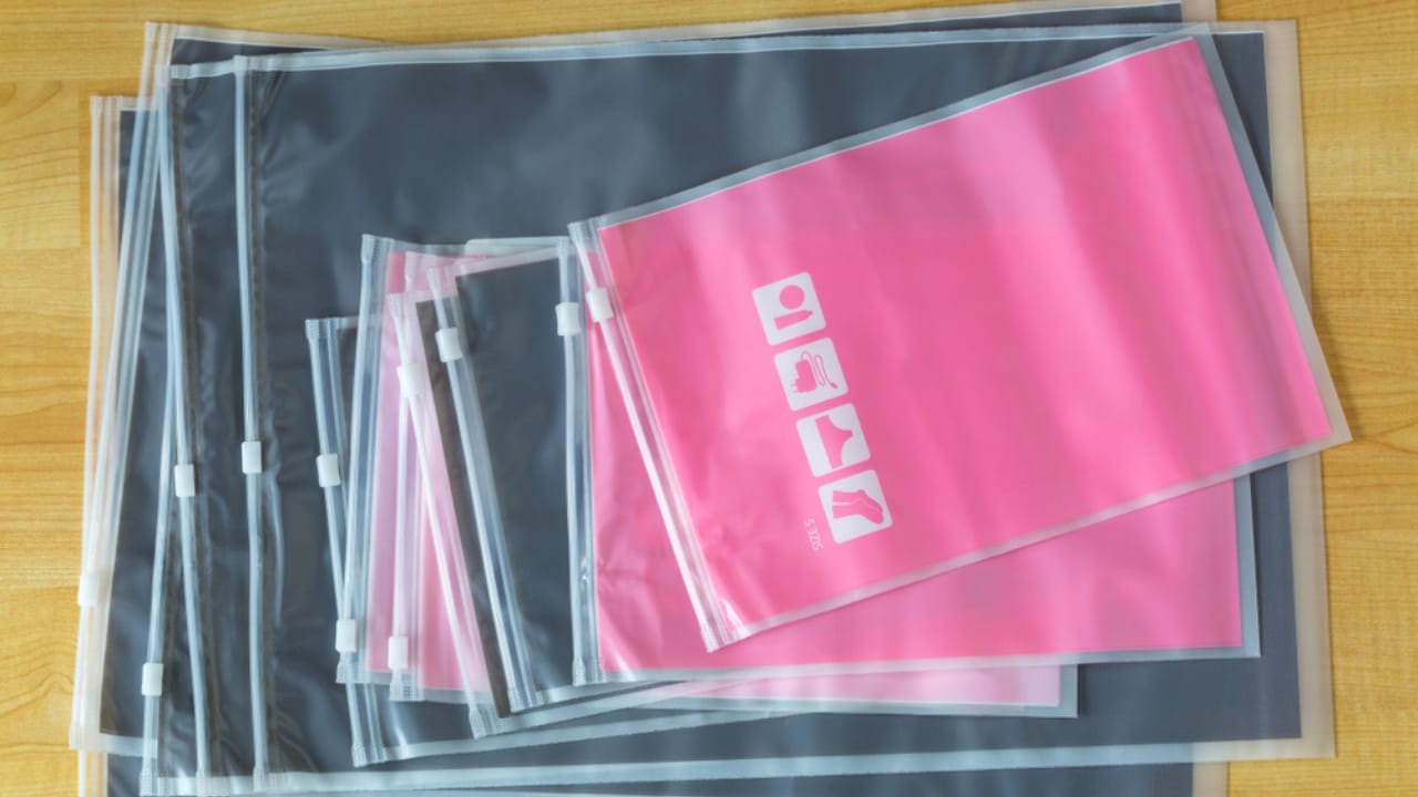 Don’t Toss These 16 Everyday Items Preppers Save for Survival 6 Don’t Toss These 16 Everyday Items Preppers Save for Survival - Ziplock Bags ss1137888935