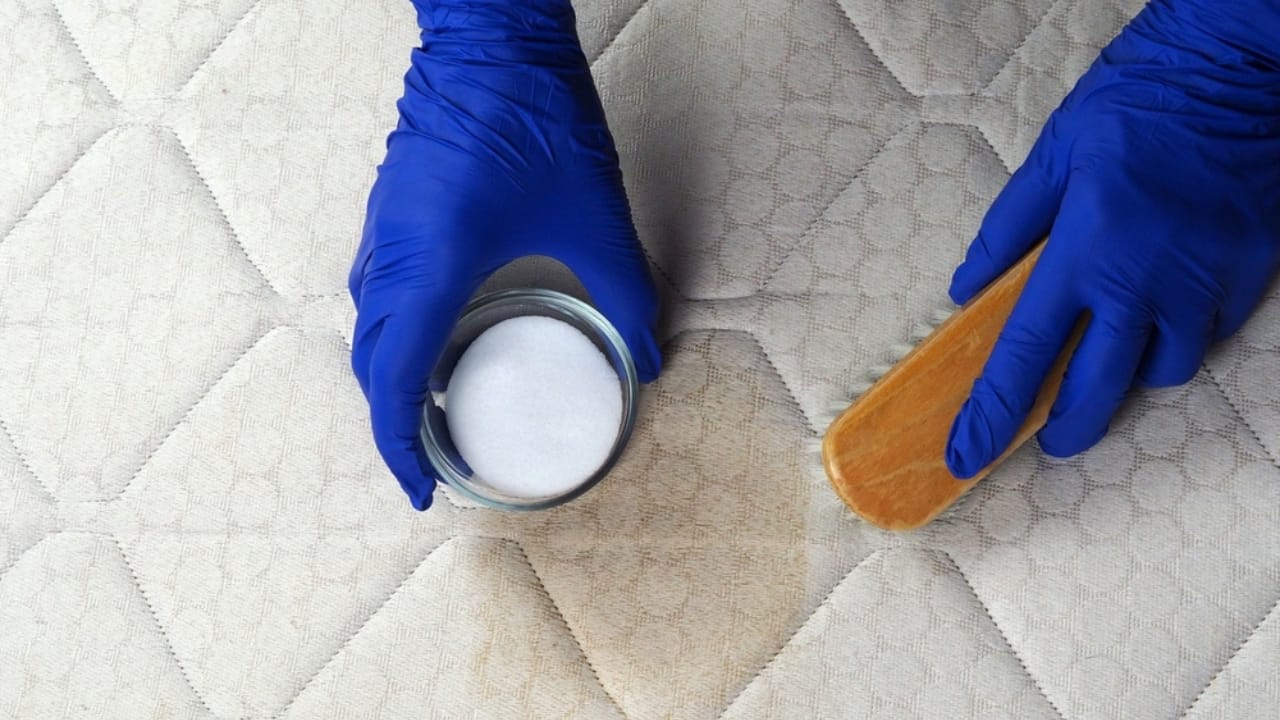 14 Clever Ways to Use Baking Soda Around the House - baking soda in bed mattress ss2202103661