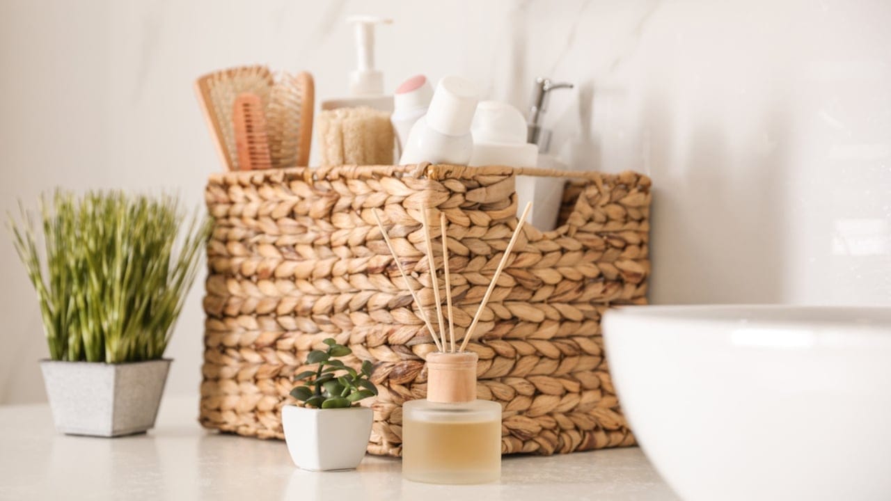 18 Bathroom Organization Hacks to Declutter Your Space 13 18 Bathroom Organization Hacks to Declutter Your Space - bathroom Decorative Basket dp344100248