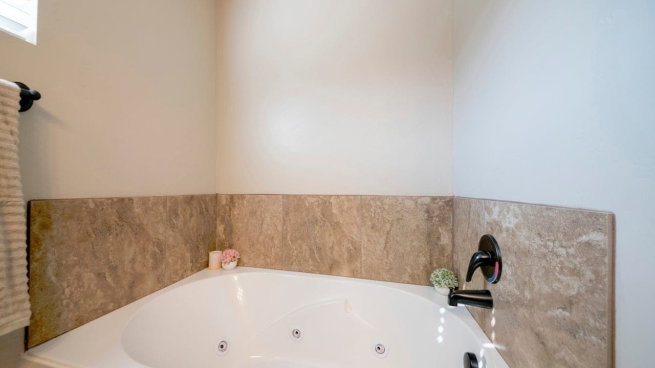 18 Stylish Ways to Turn Your Bathroom into a Japandi Zen Haven 4 18 Stylish Ways to Turn Your Bathroom into a Japandi Zen Haven -