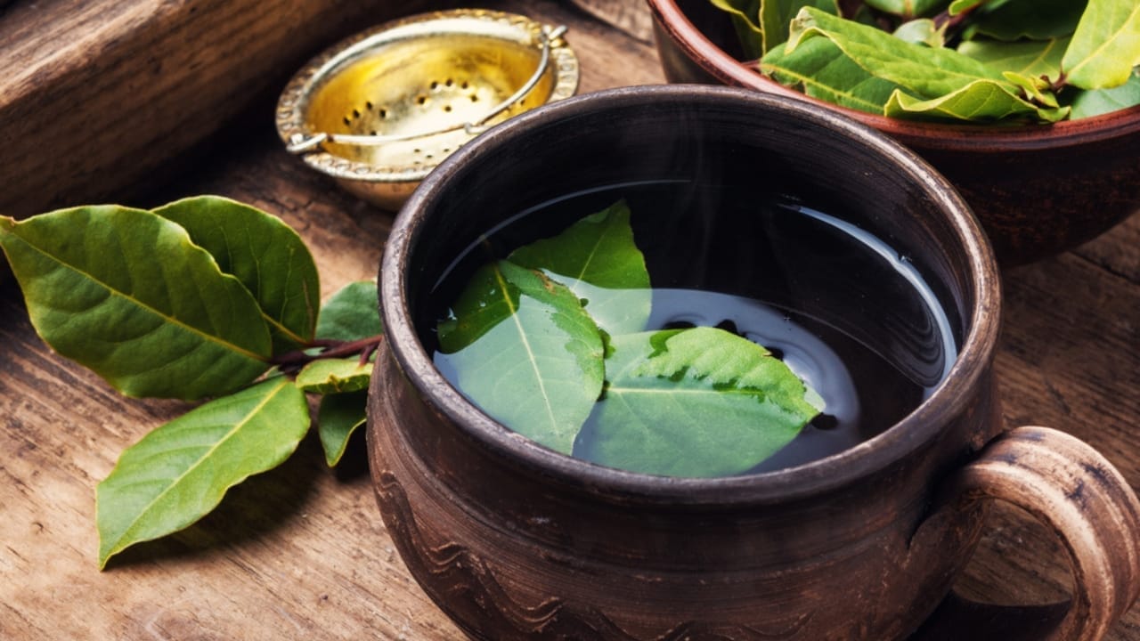 8 Ways a Bay Leaf in Your Socks Can Boost Your Day - bay leaf tea dp336584004