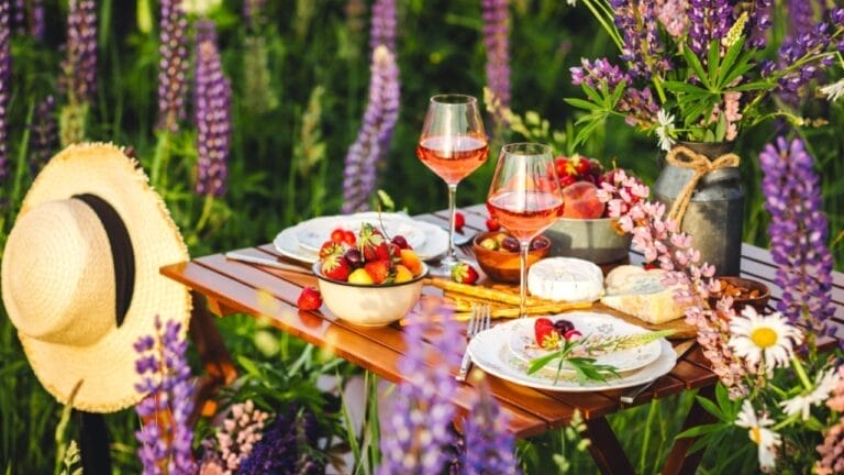 15 Flowers to Set the Mood for a Romantic Garden Escape 9 15 Flowers to Set the Mood for a Romantic Garden Escape - beautiful elegant outdoor ss2478216393