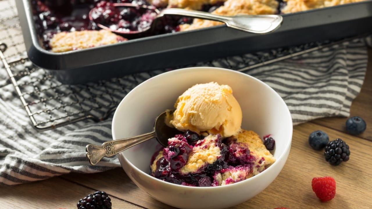 16 Modern Twists on Grandma's Classic Recipes You'll Love 8 16 Modern Twists on Grandma's Classic Recipes You'll Love - berry cobbler ss1761502385