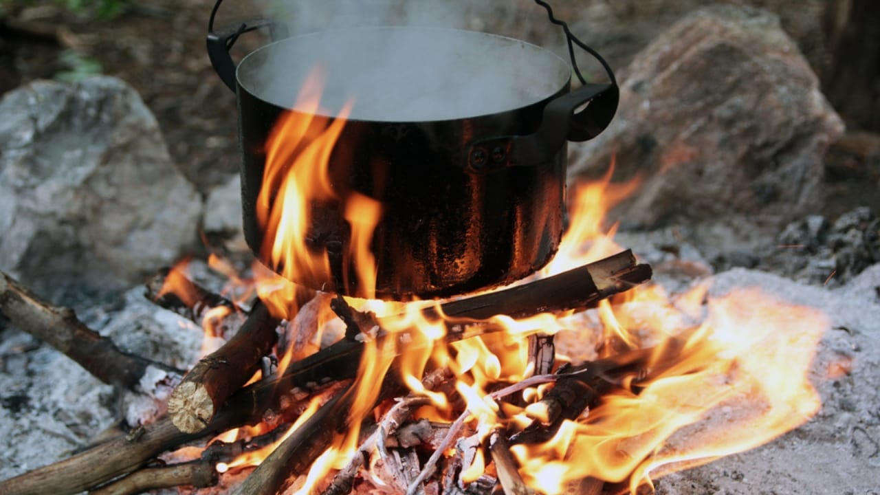 21 Lost Pioneer Skills That Few People Know Today - boiling water wood fire ss1656724978