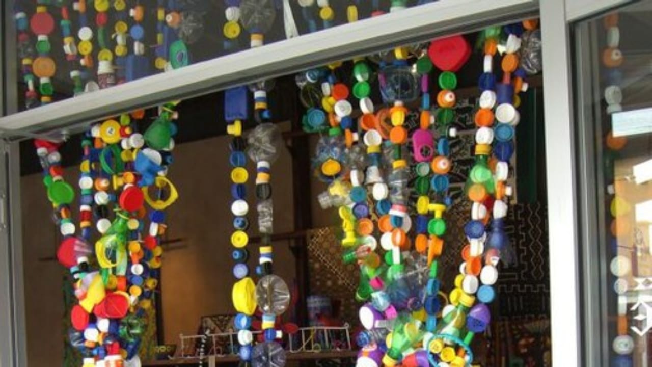 20 Creative Ways to Reuse Plastic Bottles in Your Home, Garden & Crafts - bottle cap curtain wc