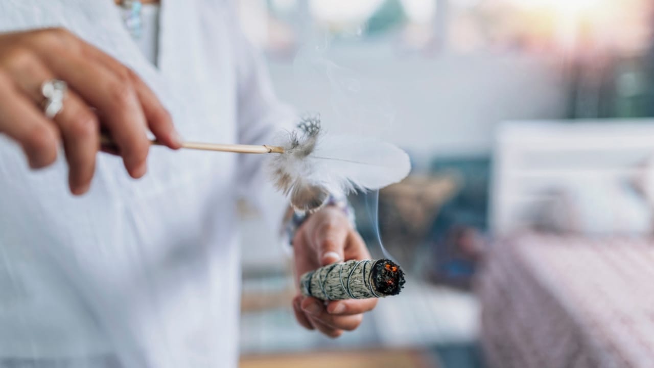 Ancient Ritual Meets Modern Science: Sage Smudging's Impact on Indoor Air Quality - burning sage ss1596031855