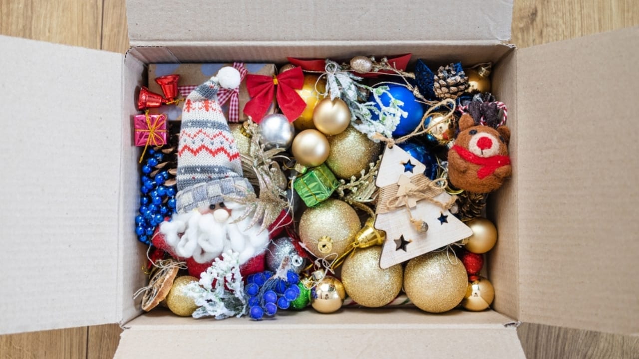 The 15 Donations Thrift Stores Secretly Wish You’d Stop Making 7 The 15 Donations Thrift Stores Secretly Wish You’d Stop Making - christmas decoration ss2522441389