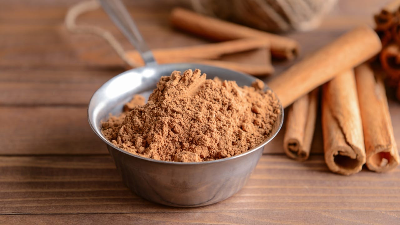 15 Scents Bed Bugs Hate—and How to Use Them 9 15 Scents Bed Bugs Hate—and How to Use Them - cinnamon dp295235278