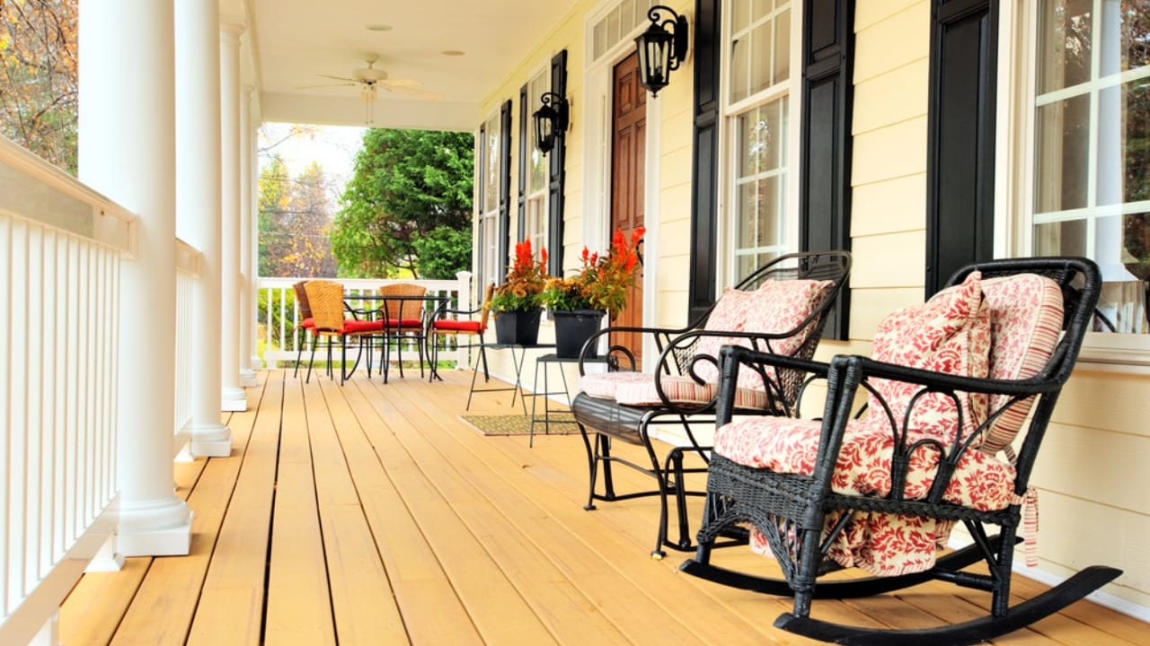 8 Ways to Make Your Porch a Welcoming Outdoor Escape 3 8 Ways to Make Your Porch a Welcoming Outdoor Escape - cozy porch dp2628156