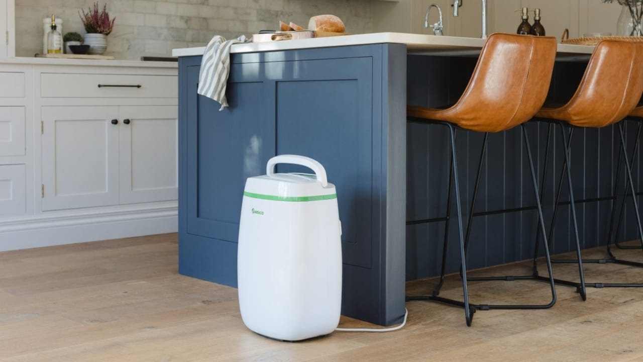 8 Spots to Avoid for Dehumidifiers (and Where to Place Them Instead) 3 8 Spots to Avoid for Dehumidifiers (and Where to Place Them Instead) - dehumidifier in kitchen ss2430812445