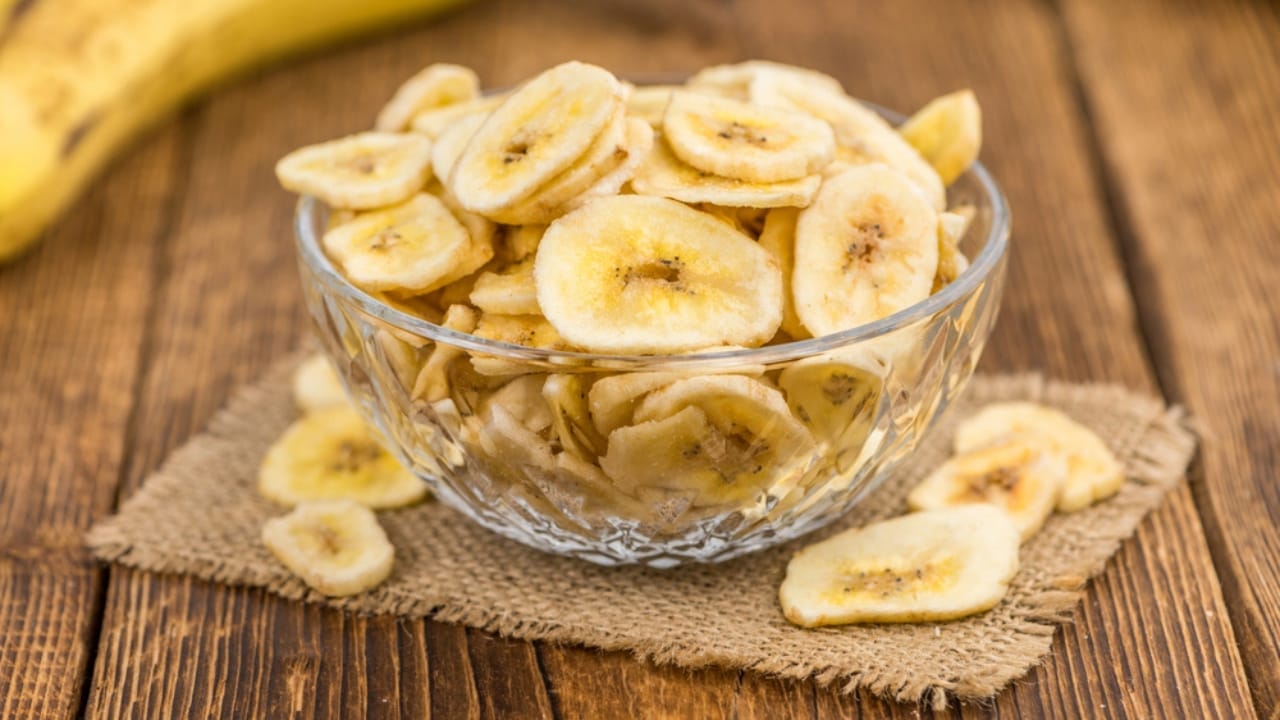 Stock Your Pantry with These 18 Foods To Dehydrate for Emergency Storage 7 Stock Your Pantry with These 18 Foods To Dehydrate for Emergency Storage - dehydrated banana dp169567350