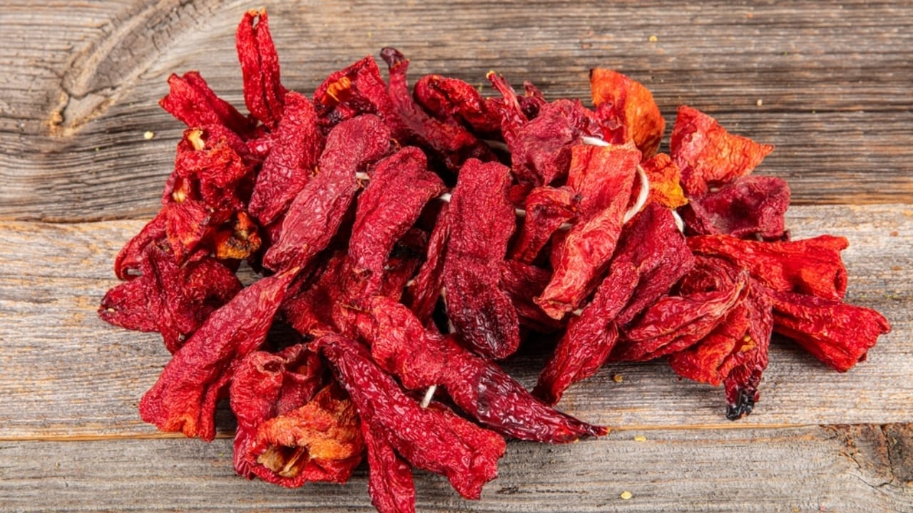 Stock Your Pantry with These 18 Foods To Dehydrate for Emergency Storage 16 Stock Your Pantry with These 18 Foods To Dehydrate for Emergency Storage - dehydrated bell pepper ss2480519287