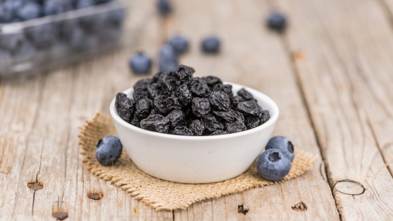 Stock Your Pantry with These 18 Foods To Dehydrate for Emergency Storage 13 Stock Your Pantry with These 18 Foods To Dehydrate for Emergency Storage - dehydrated blueberries dp167453258